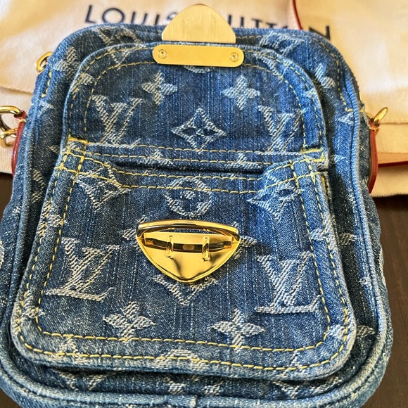 Louis Vuitton Fairfax Pochette - Picture 4 of 12